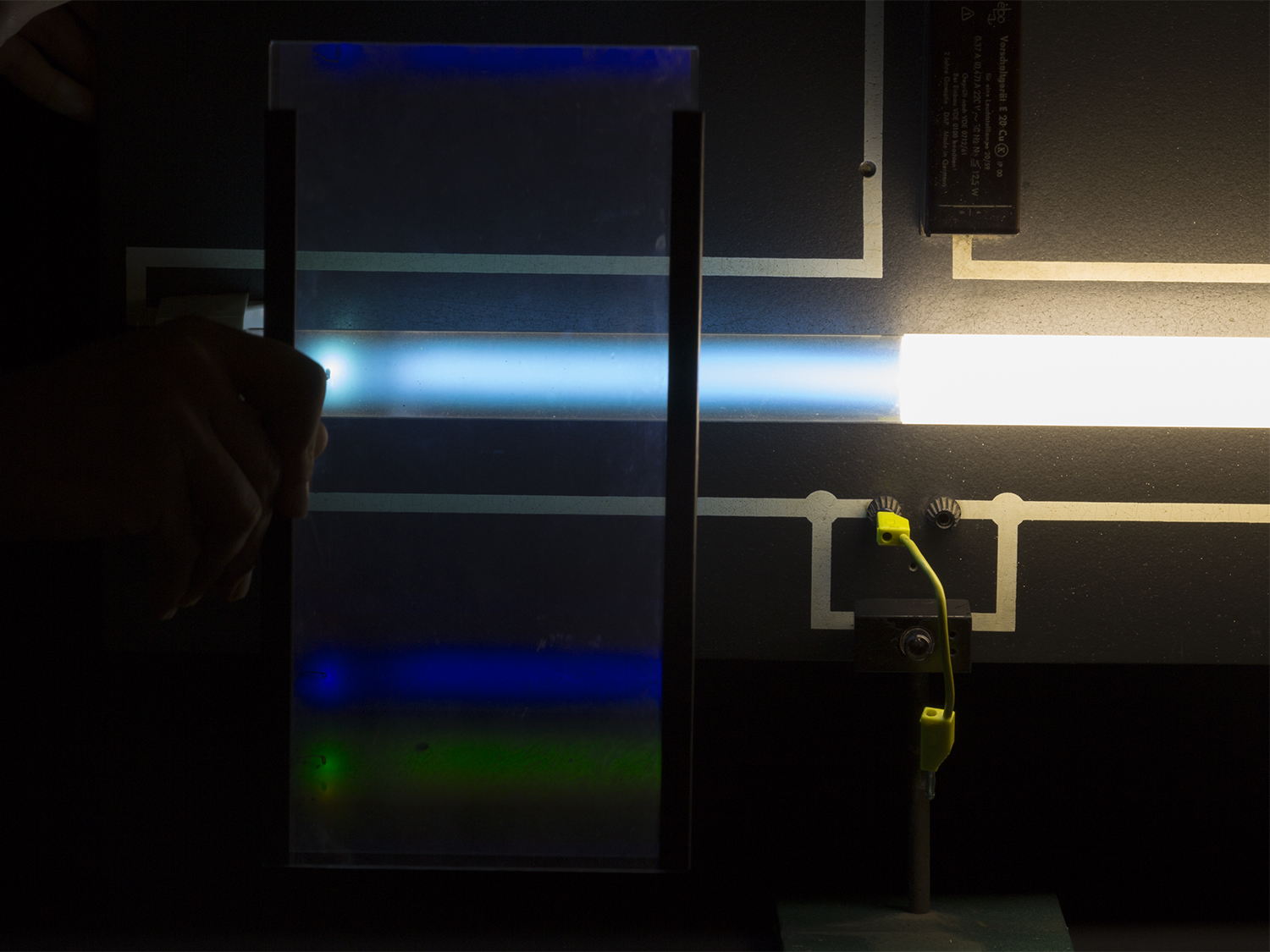 20. Fluorescência e fosforescência - Sala de Demonstrações de Física - UFMG
